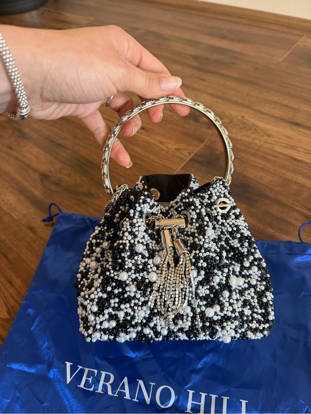 Lorrie Tassel Handbag bucket bag - Picture 4 of 9